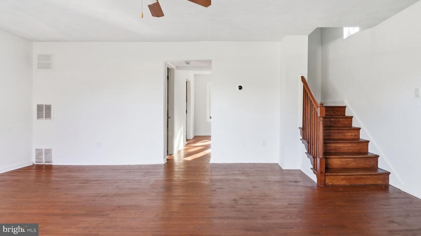 1601 Addison Road S photo 4
