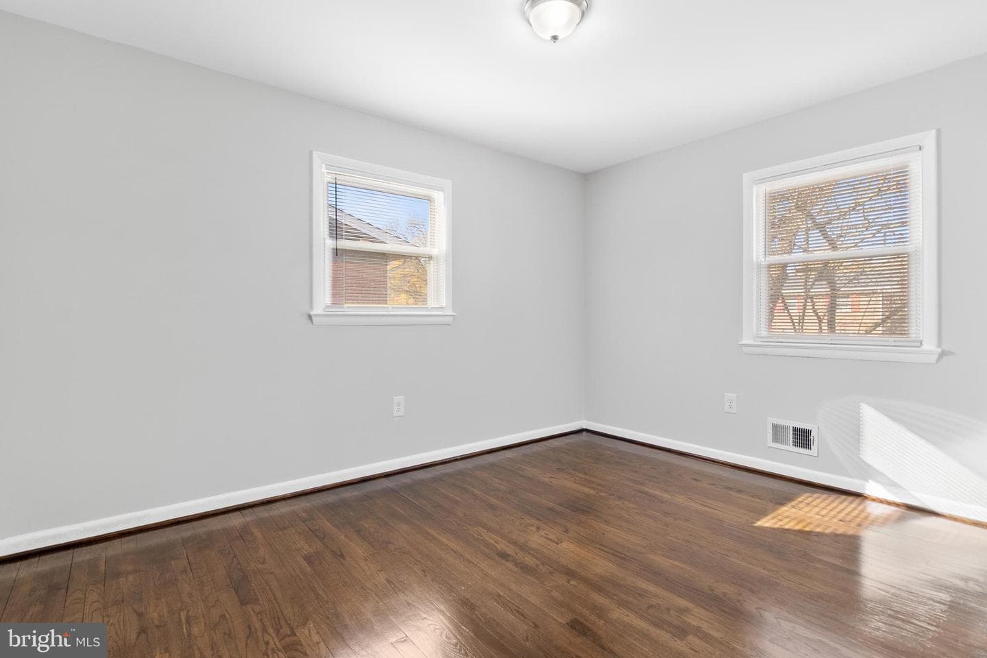 710 Iona Terrace photo 11