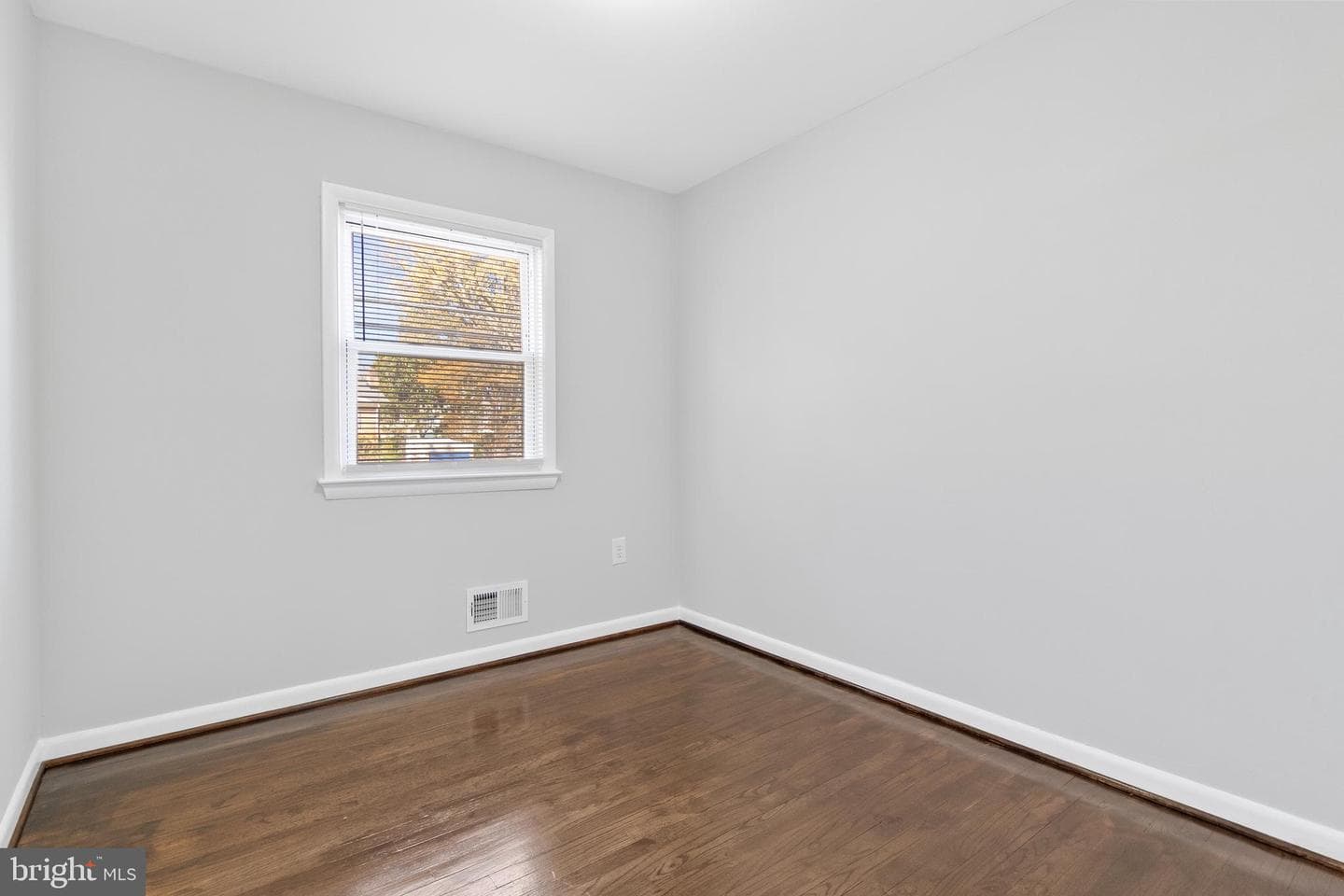 710 Iona Terrace photo 12