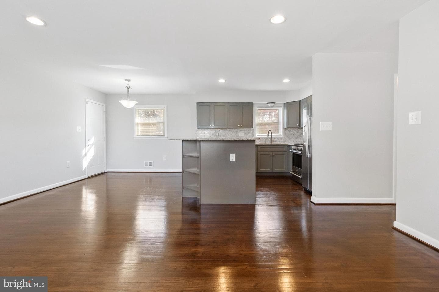 710 Iona Terrace photo 3