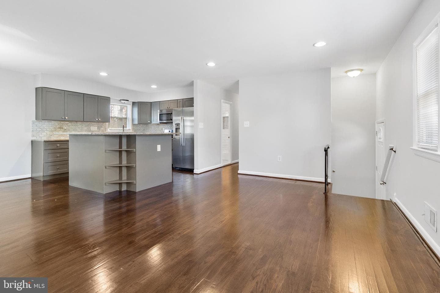 710 Iona Terrace photo 4