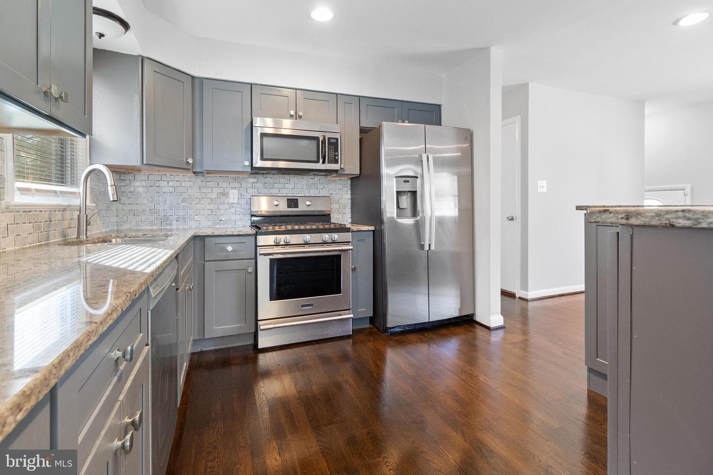 710 Iona Terrace photo 5