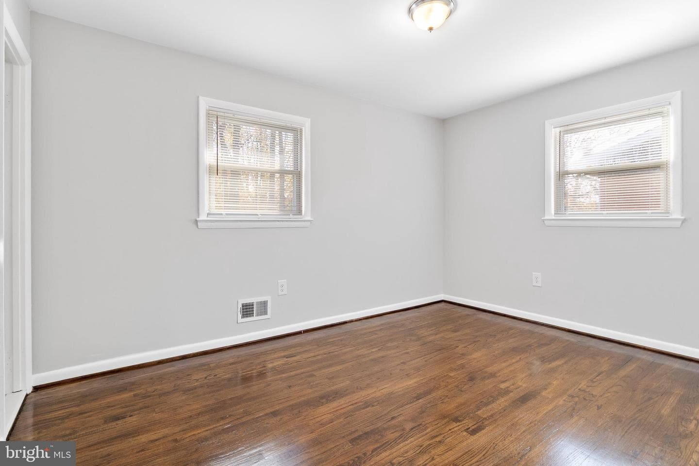 710 Iona Terrace photo 7