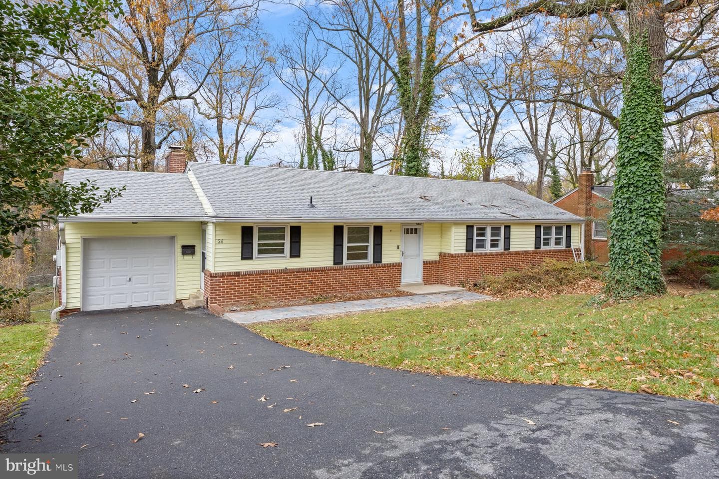 26 Lakeside Drive photo 1