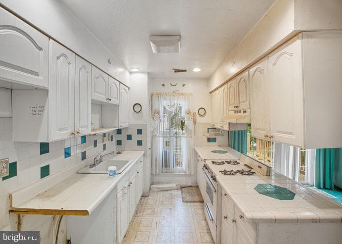 2409 Mary Place photo 10