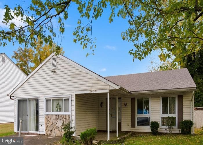 2409 Mary Place photo 2