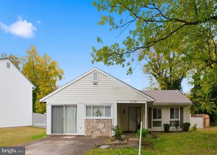 2409 Mary Place photo 3