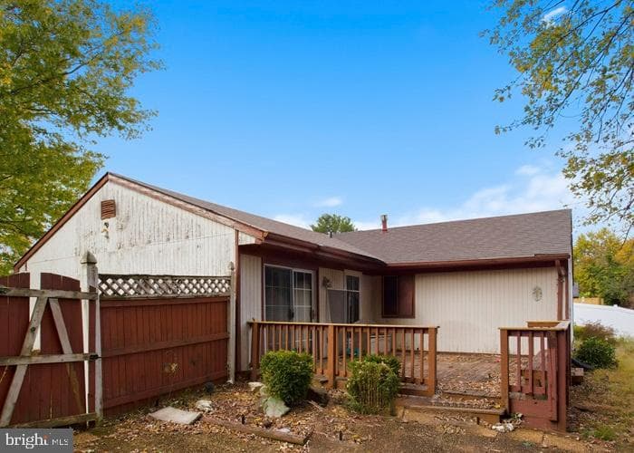 2409 Mary Place photo 4