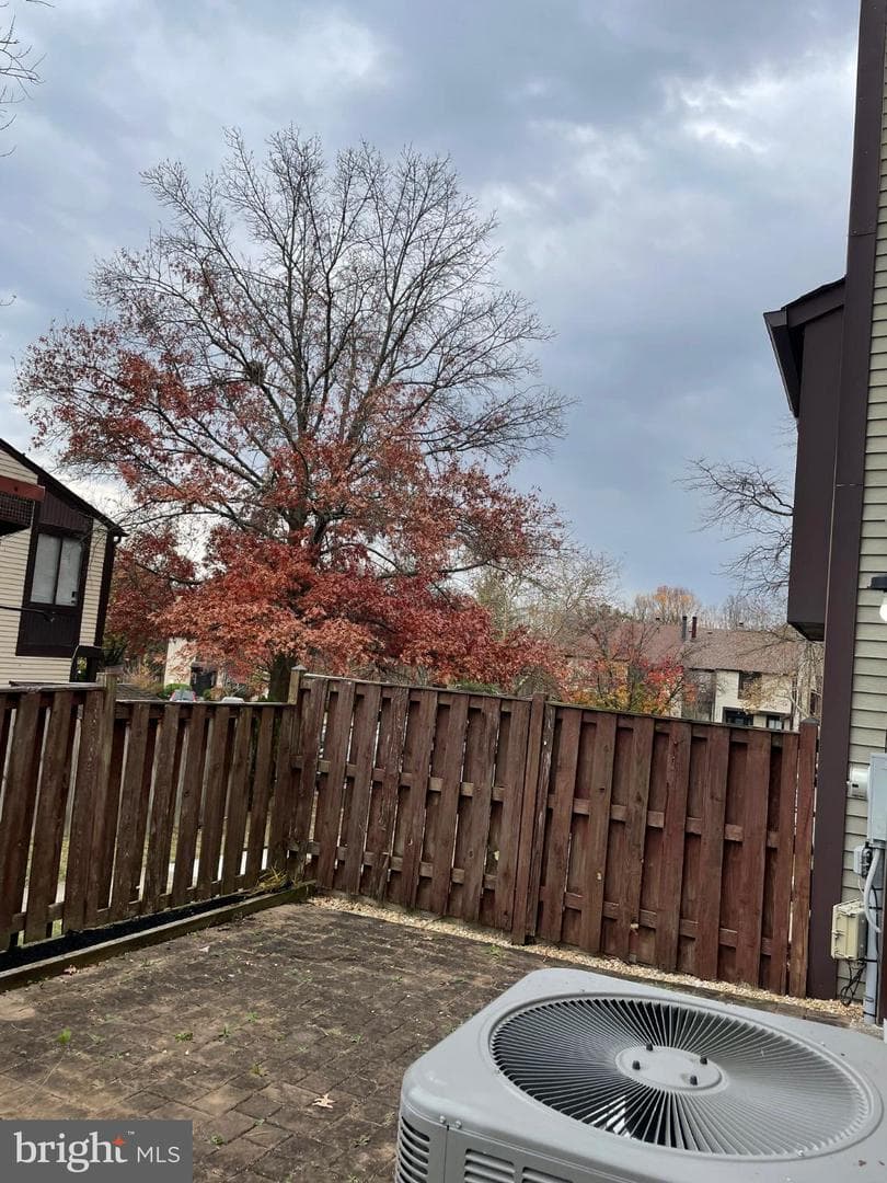 7105 Split Rail Lane photo 3