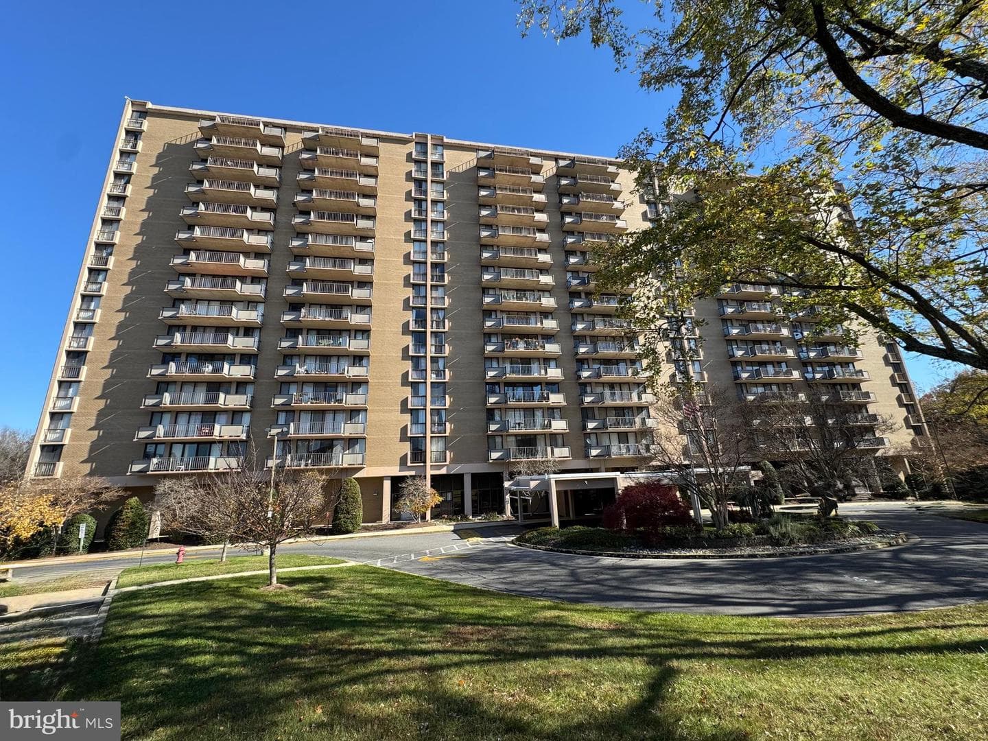6100 Westchester Park Drive #915 photo 1