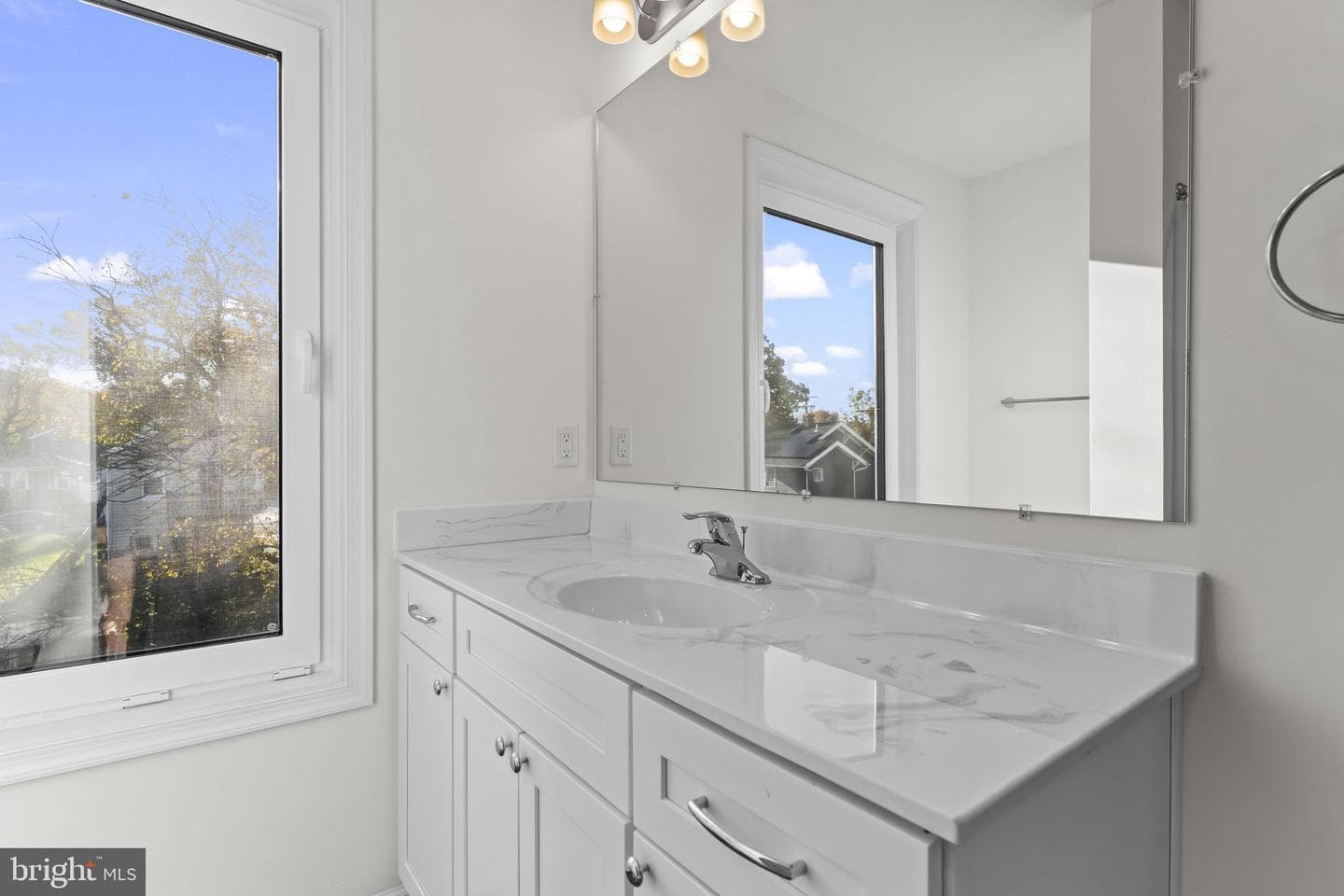 717 60th Place photo 22