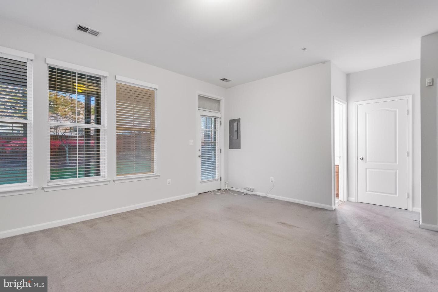 5711 Lanier Avenue photo 9
