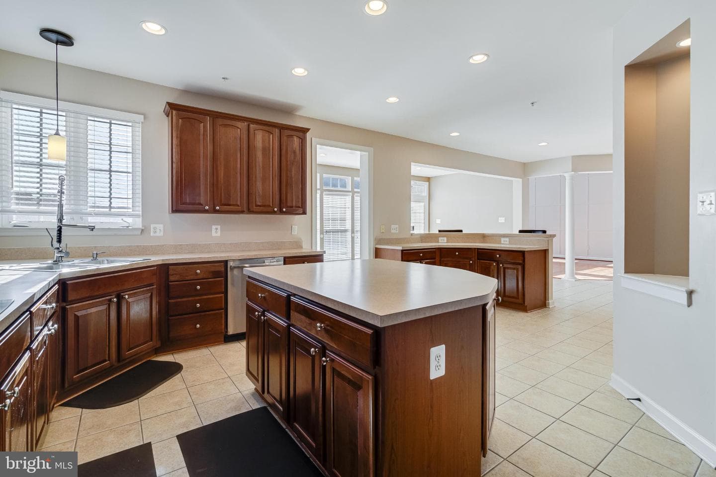 10111 Georgian Lane photo 22