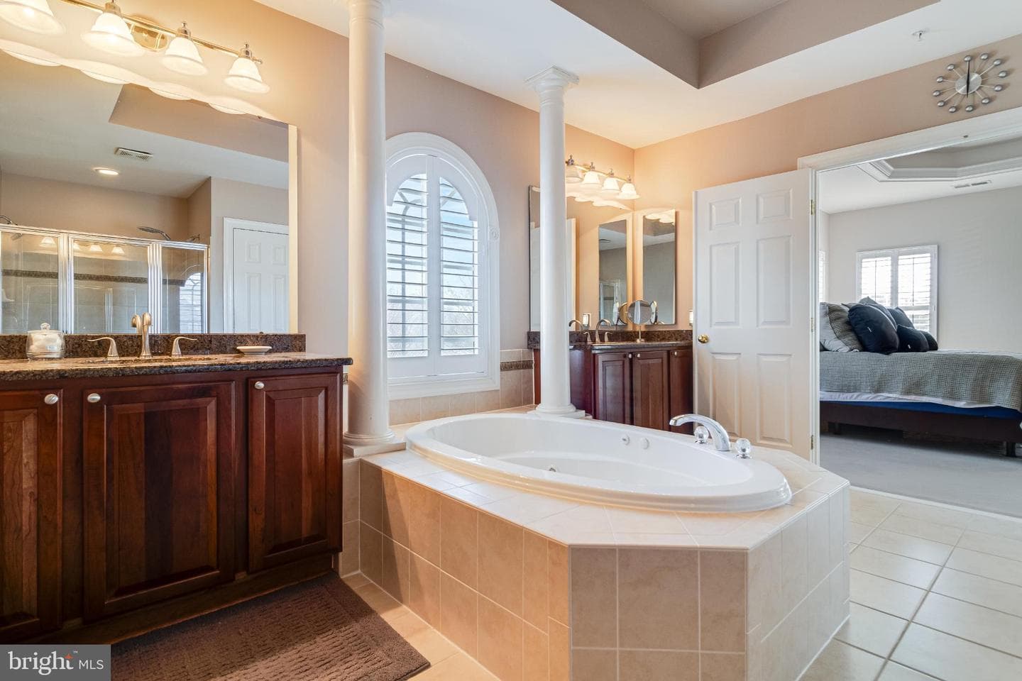 10111 Georgian Lane photo 34