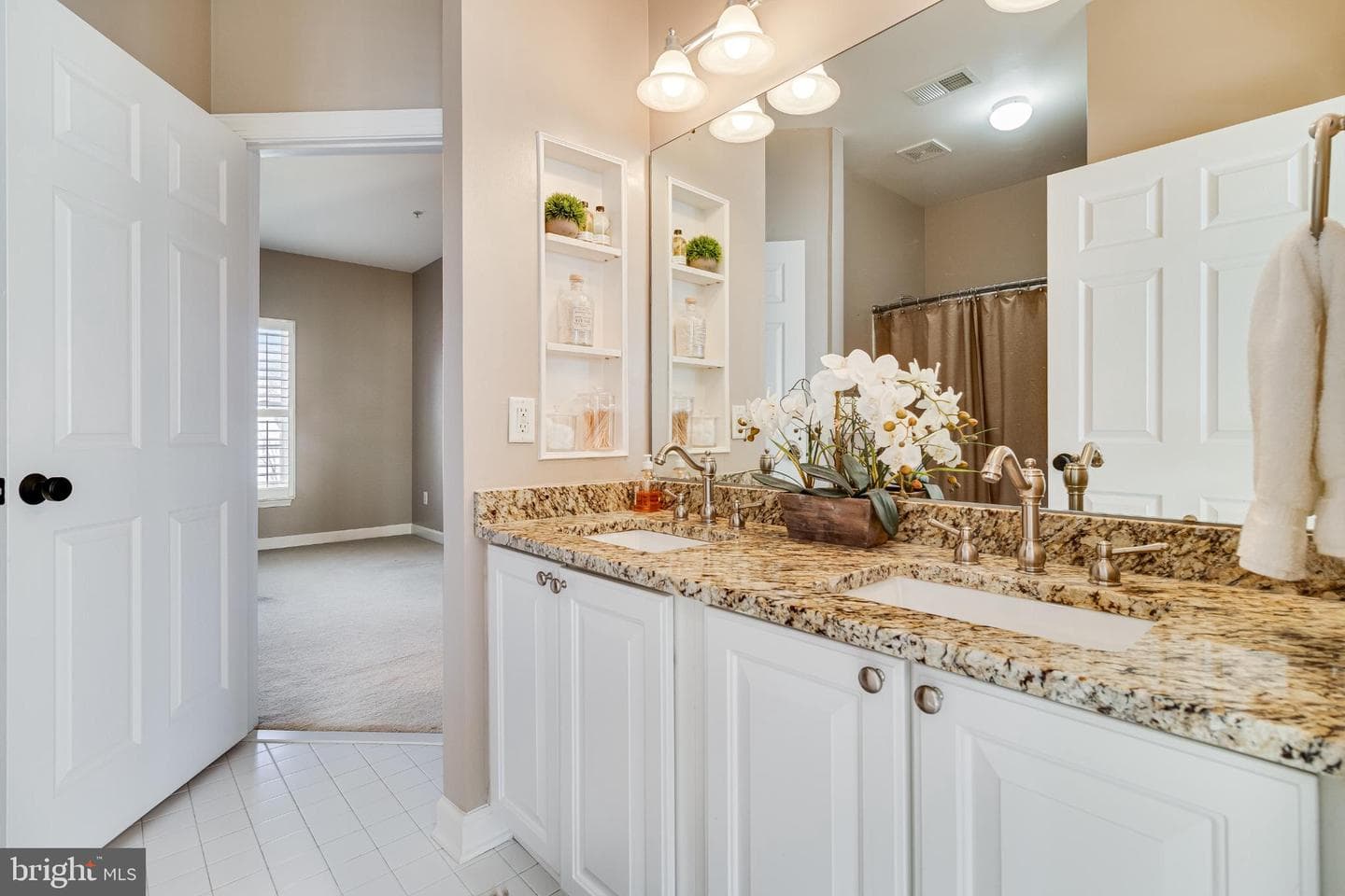 10111 Georgian Lane photo 39