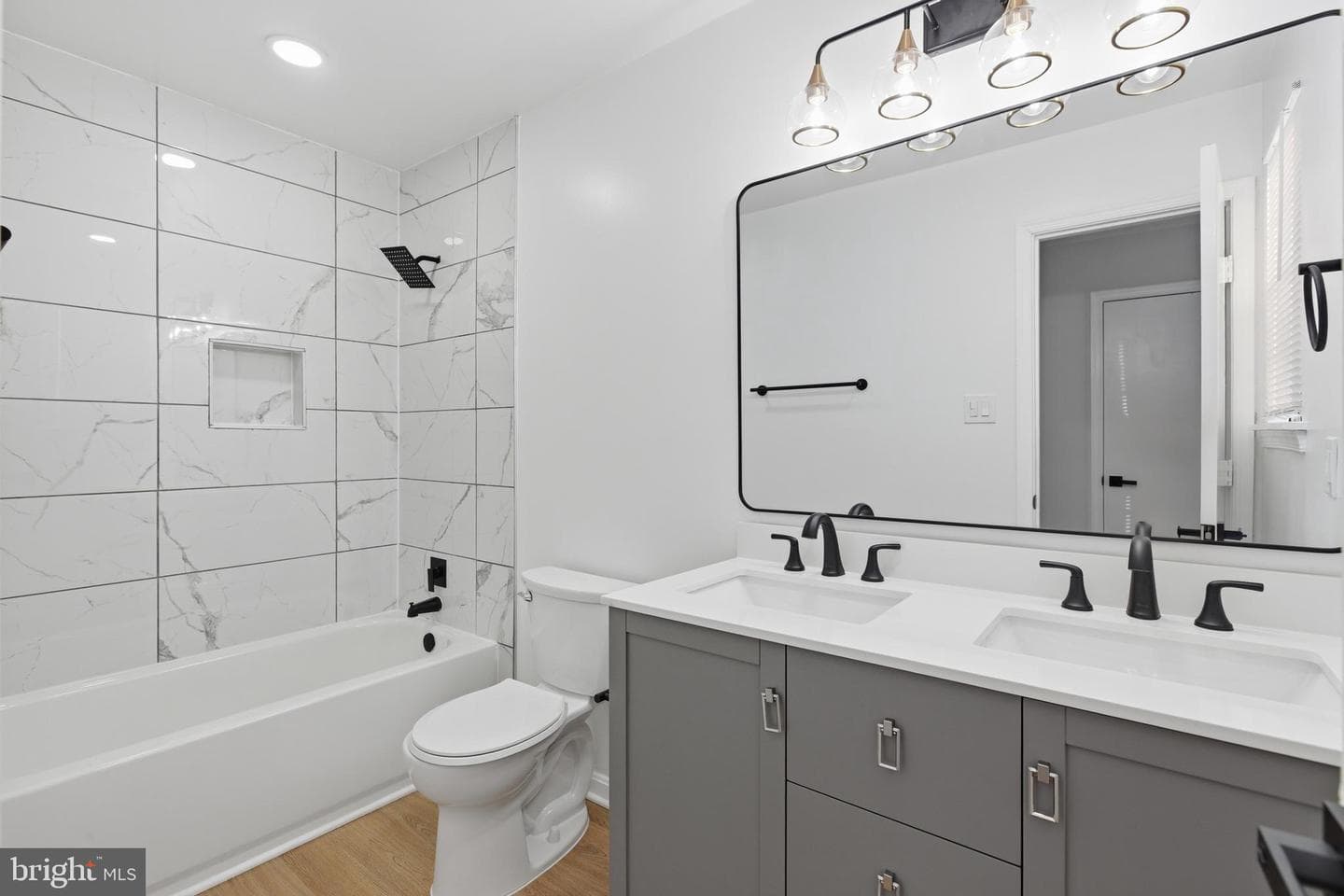 402 Red Leaf Court photo 15