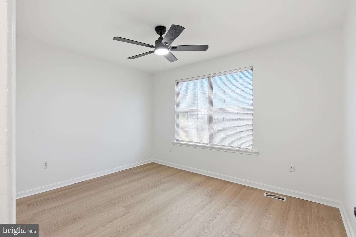 402 Red Leaf Court photo 22