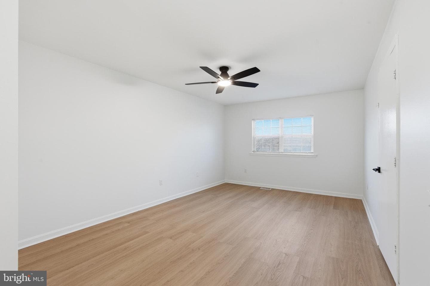 402 Red Leaf Court photo 24