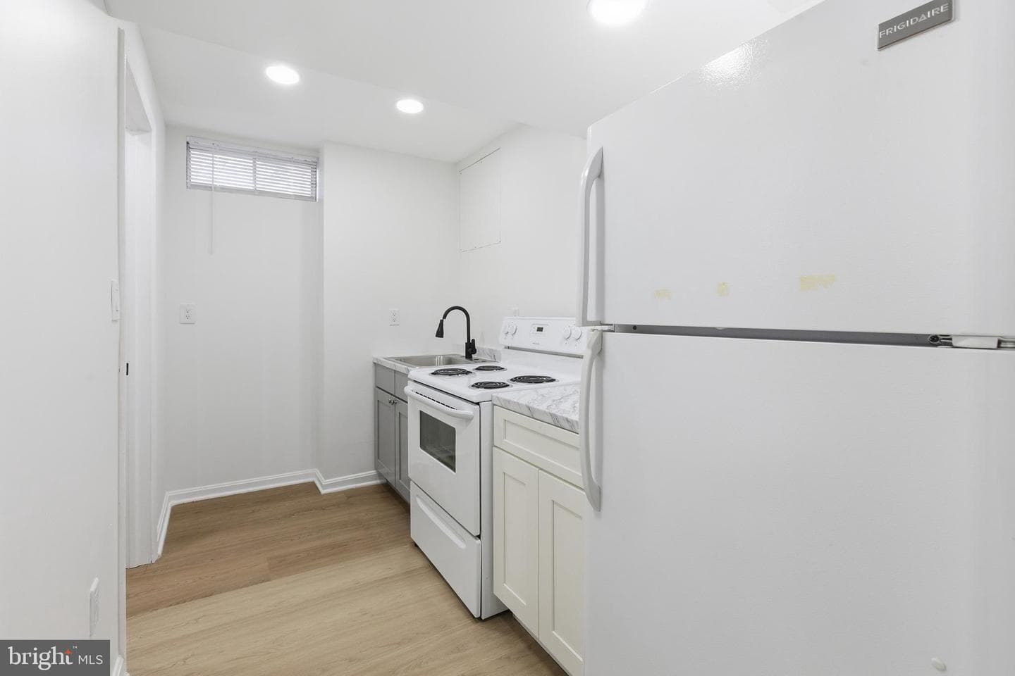 402 Red Leaf Court photo 29