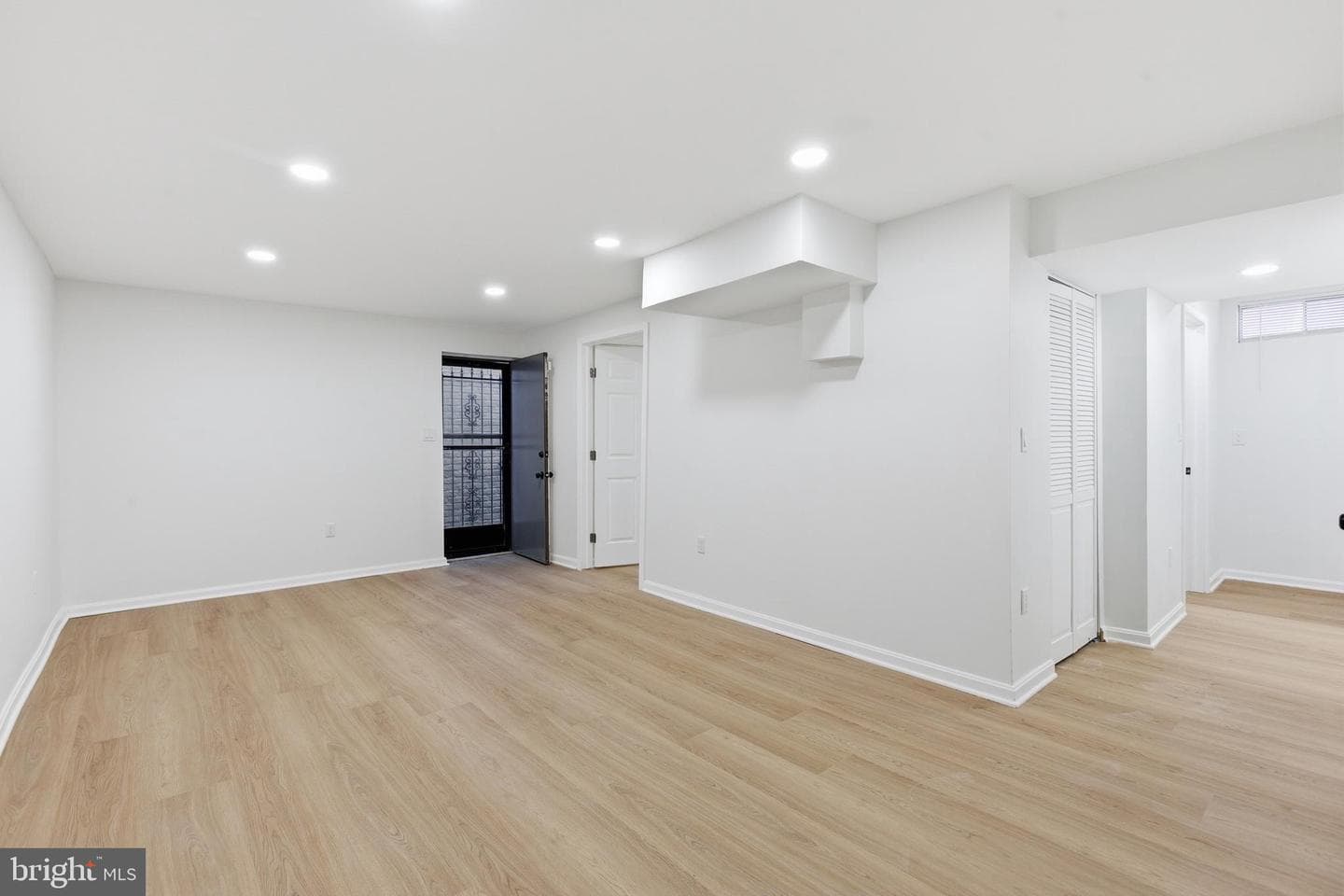 402 Red Leaf Court photo 32