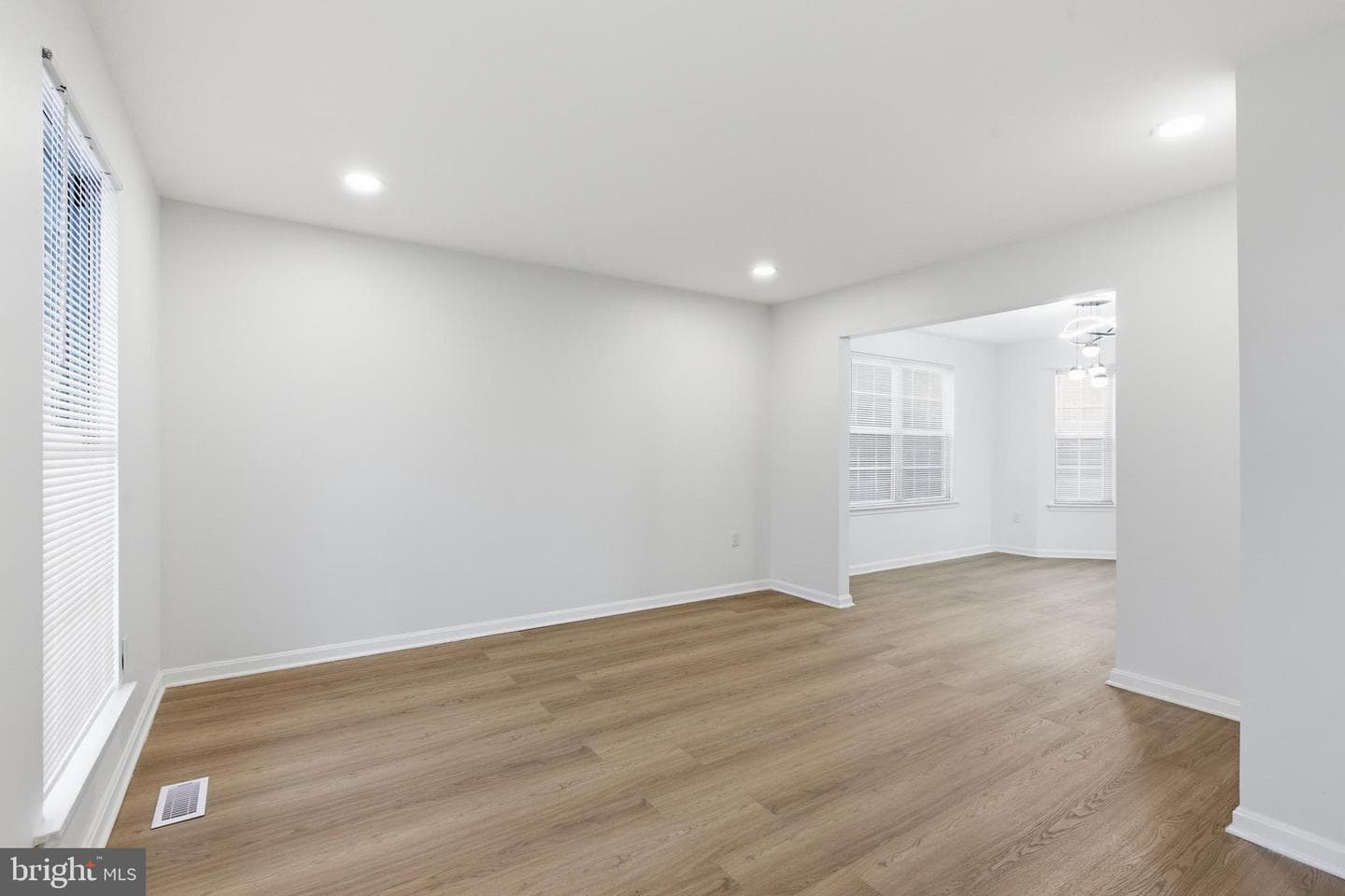 402 Red Leaf Court photo 9