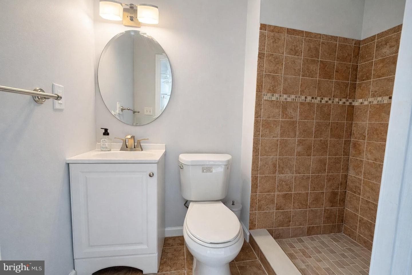 2263 Prince Of Wales Court photo 15