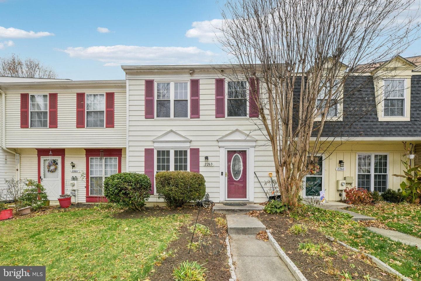 2263 Prince Of Wales Court photo 3