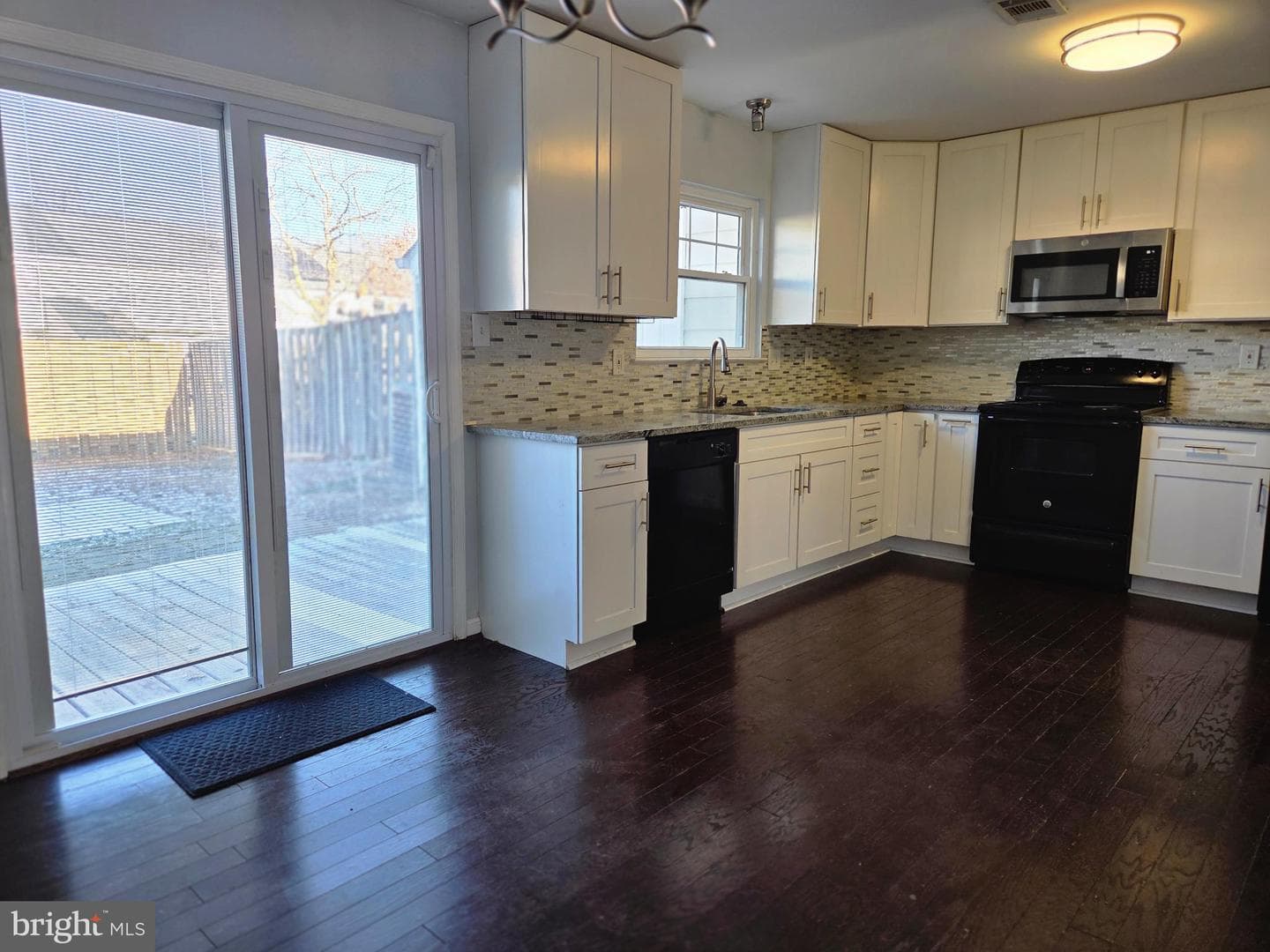 2263 Prince Of Wales Court photo 8