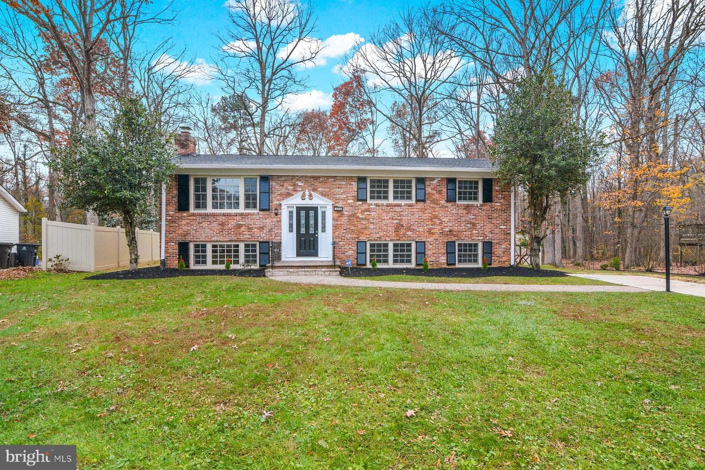 6908 Greenwood Drive photo 2