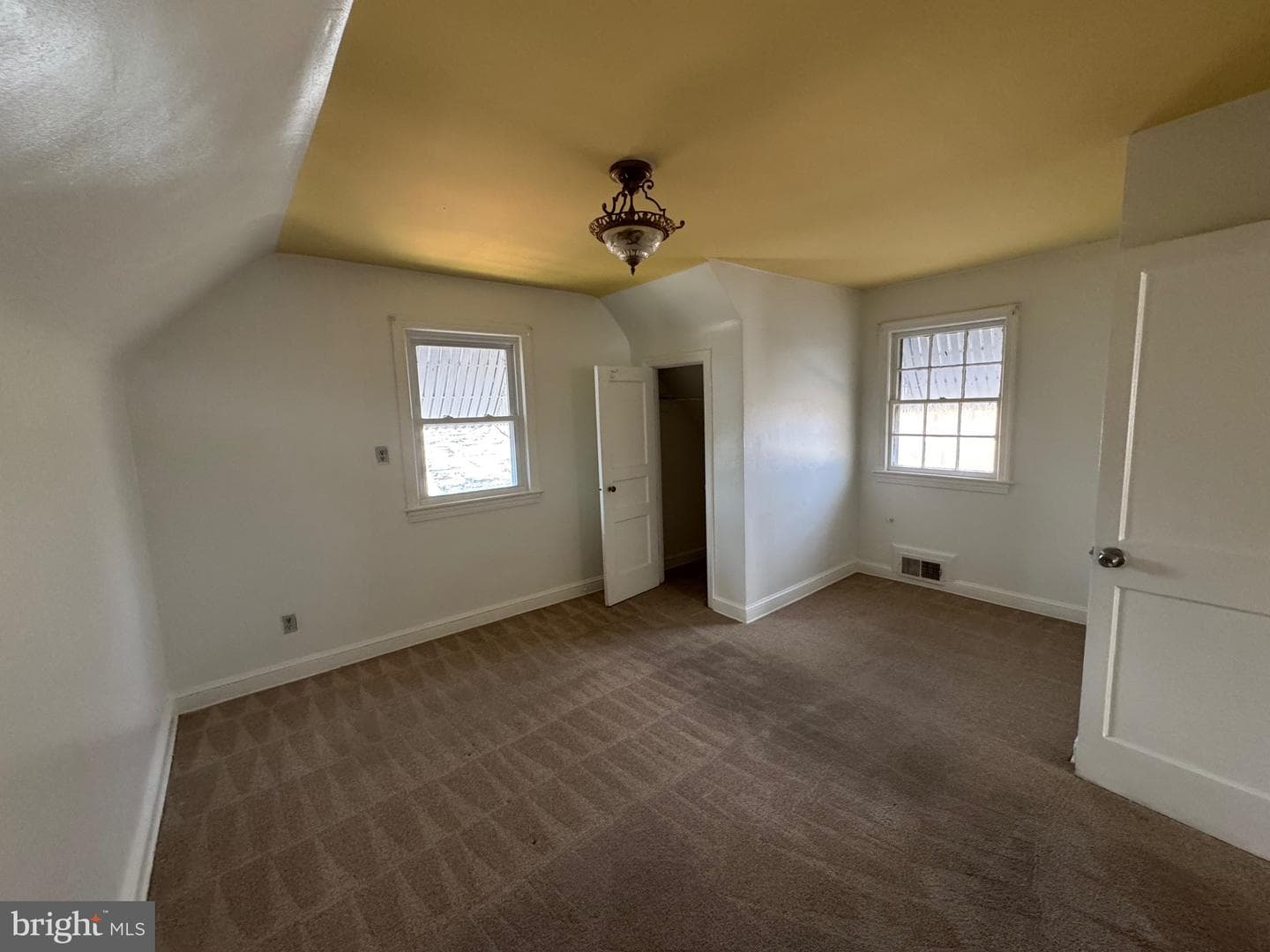 5444 Varnum Street photo 9