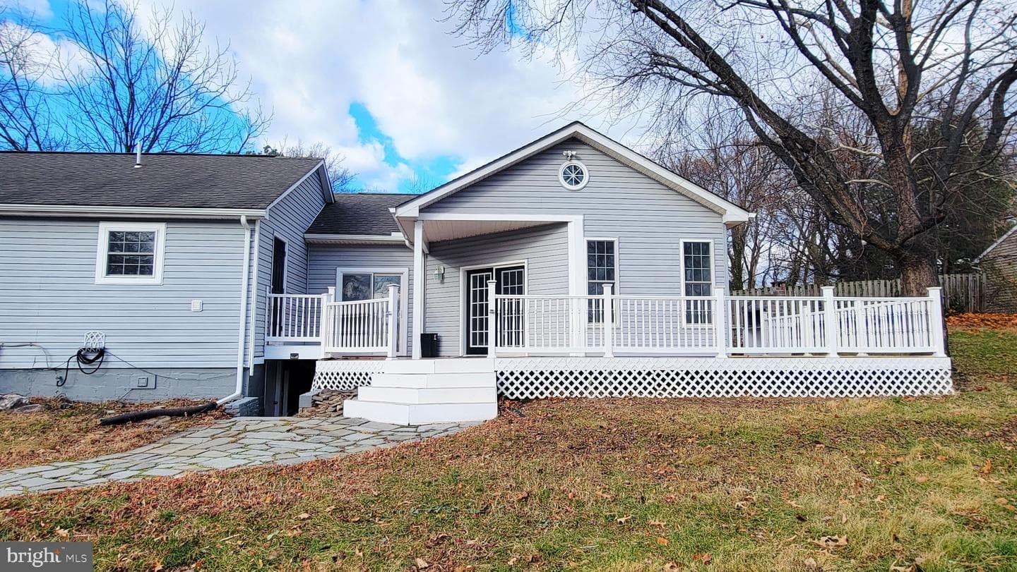 8823 Maple Avenue photo 1
