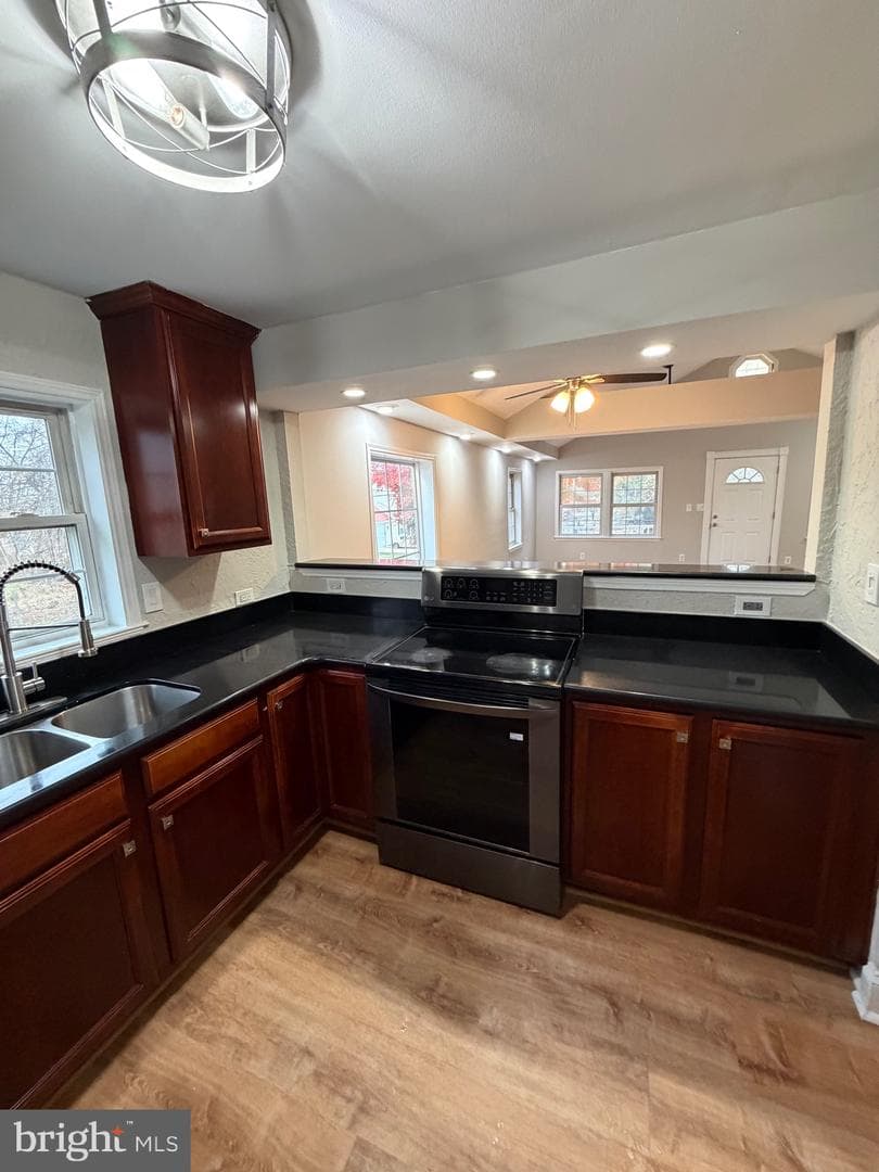 8823 Maple Avenue photo 4