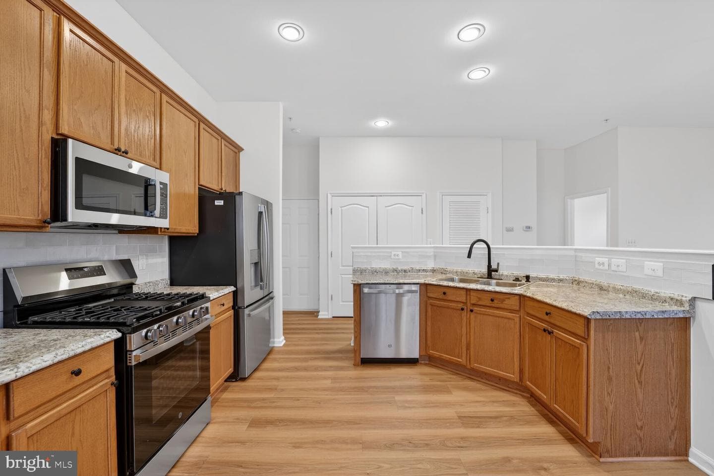 9903 Goldenwood Court photo 5