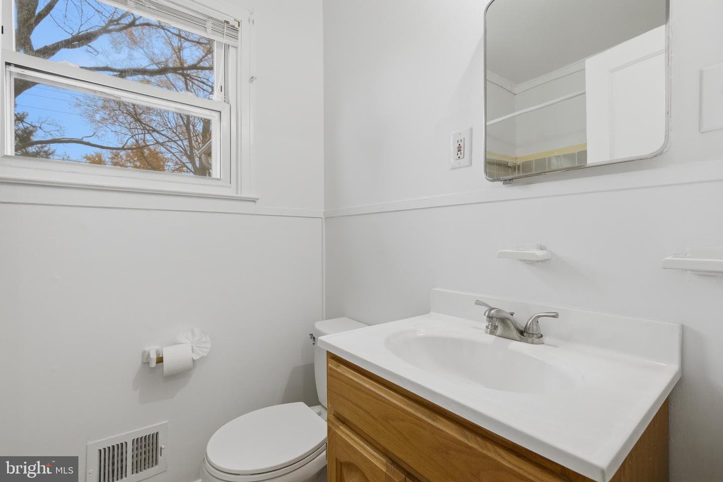 1004 Marton Street photo 13