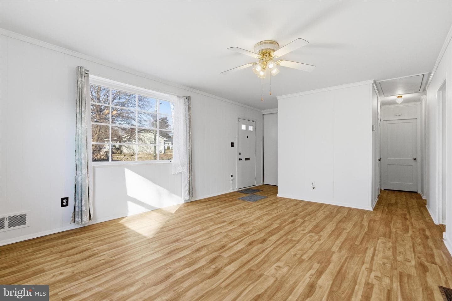 1004 Marton Street photo 4