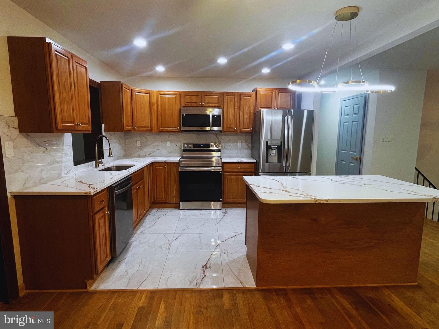 6913 Canyon Drive photo 7