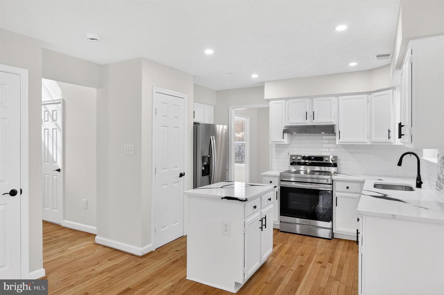 7202 Redwood Branch Court photo 3