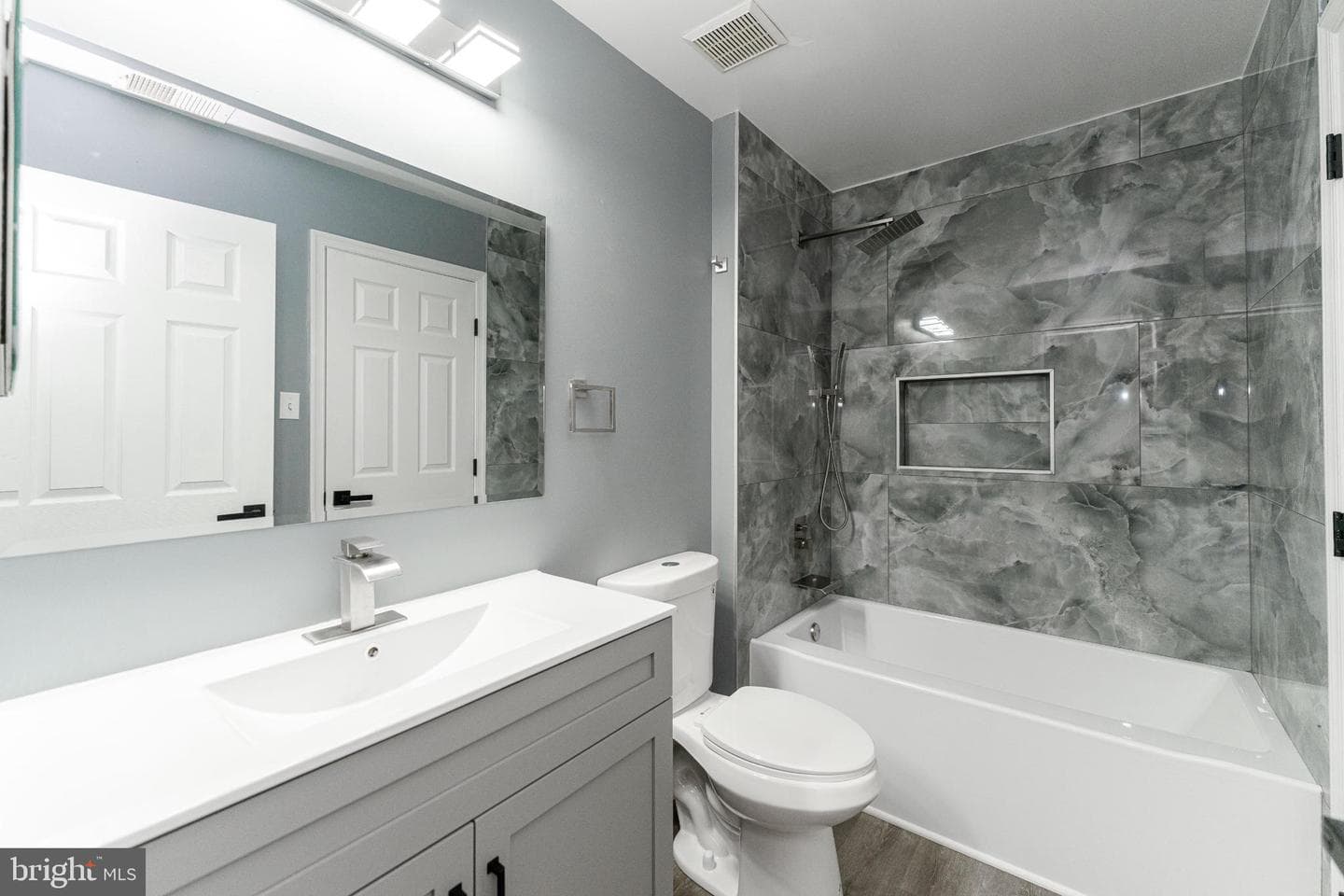 867 English Chestnut Court #4 photo 20