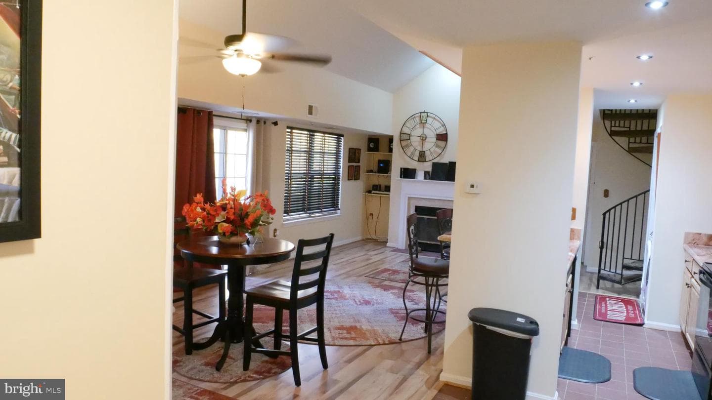 9709 Lake Pointe Court #301 photo 12