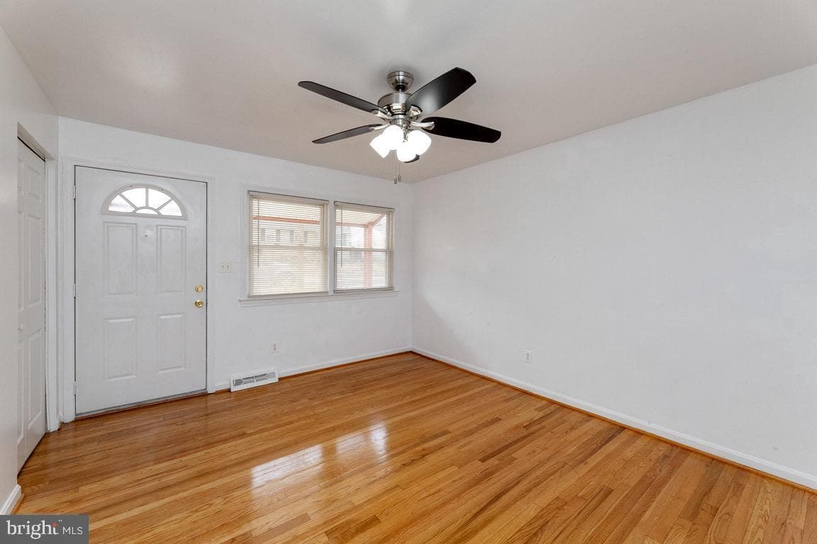 8110 Phelps Place photo 3