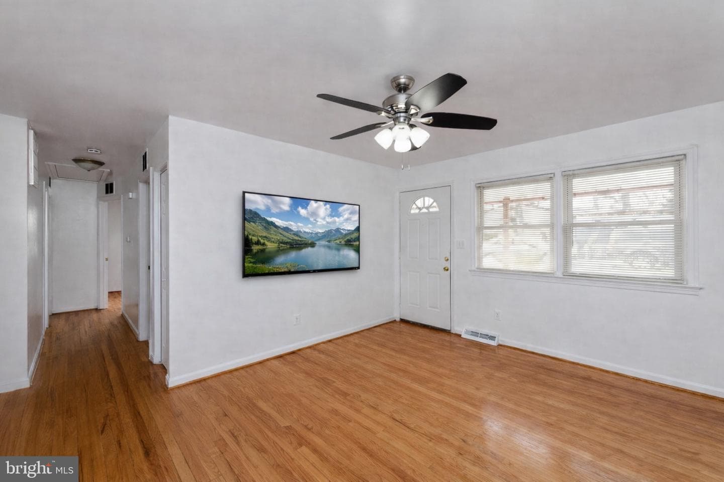 8110 Phelps Place photo 4