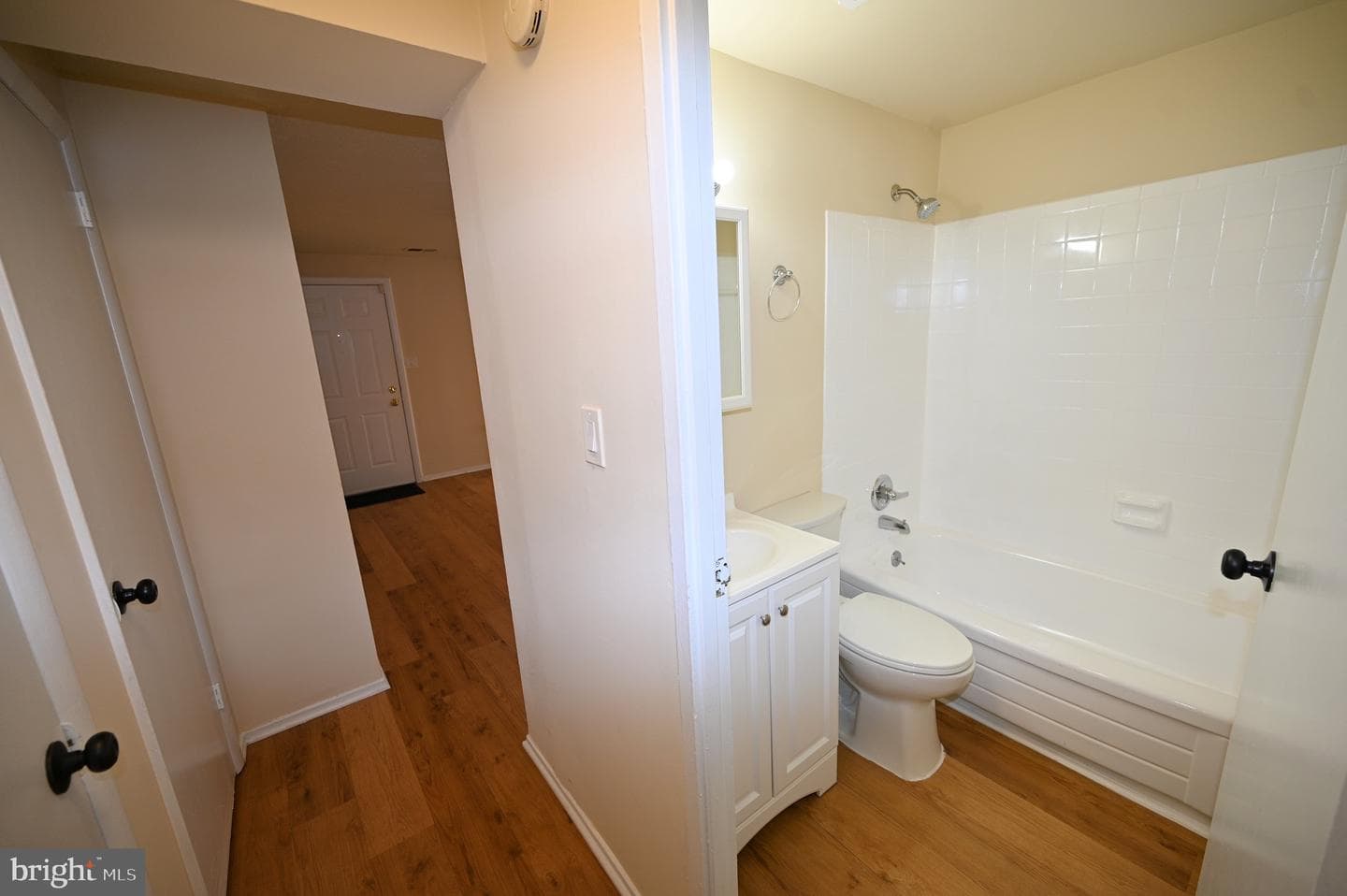 1825 Village Green Drive photo 17