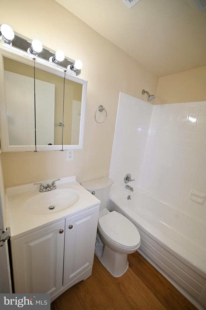 1825 Village Green Drive photo 18