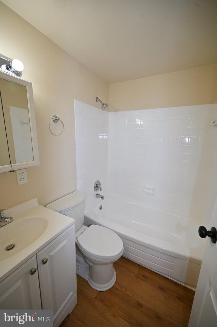 1825 Village Green Drive photo 28