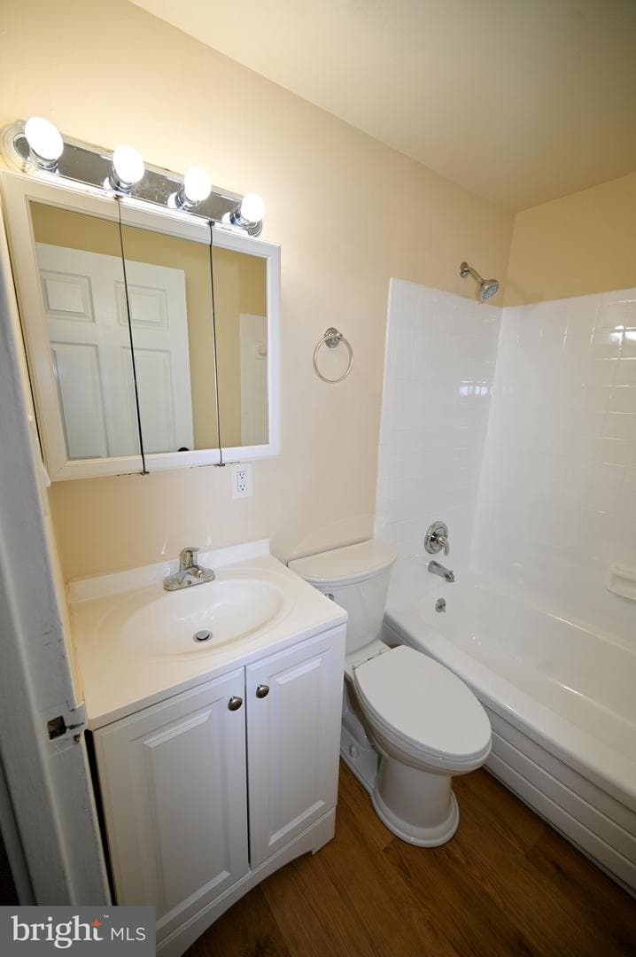1825 Village Green Drive photo 29