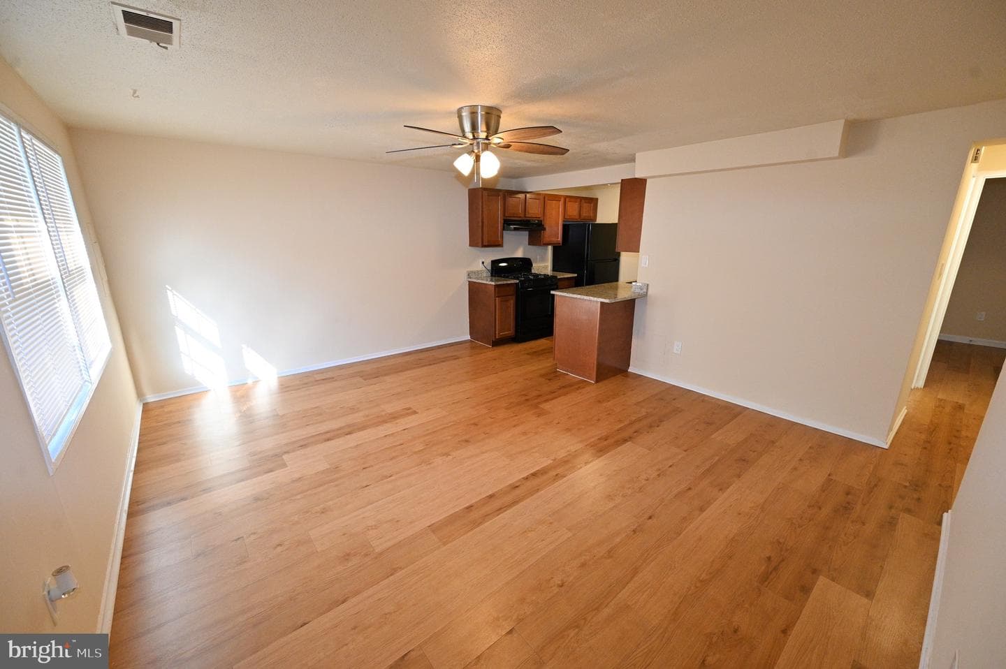 1825 Village Green Drive photo 3