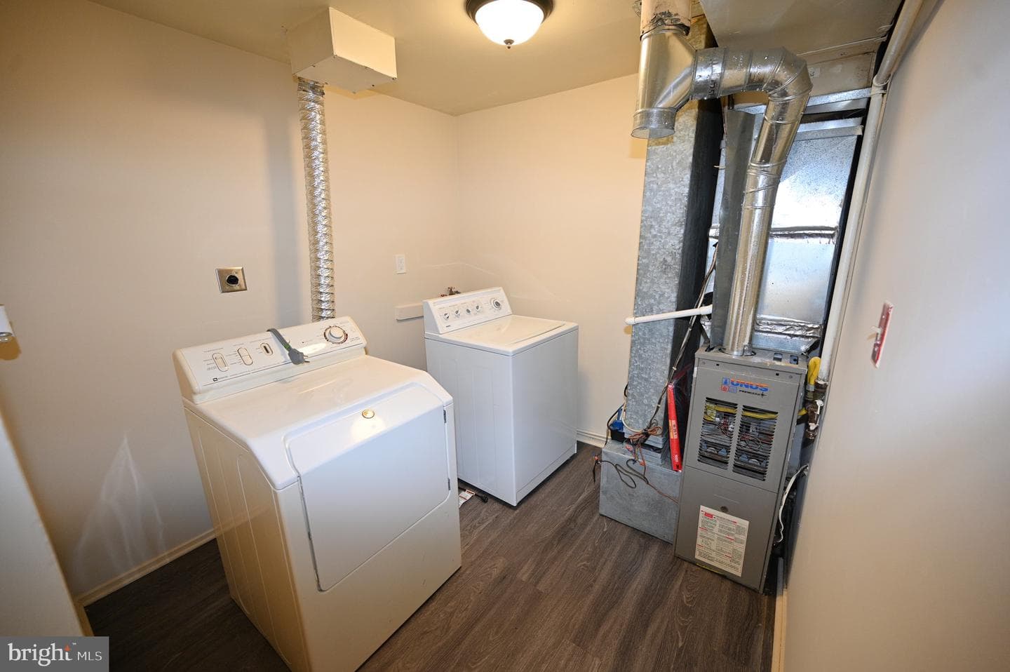 1825 Village Green Drive photo 31