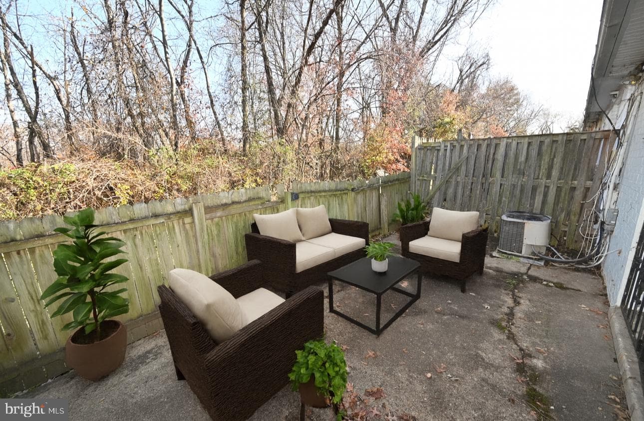 1825 Village Green Drive photo 32