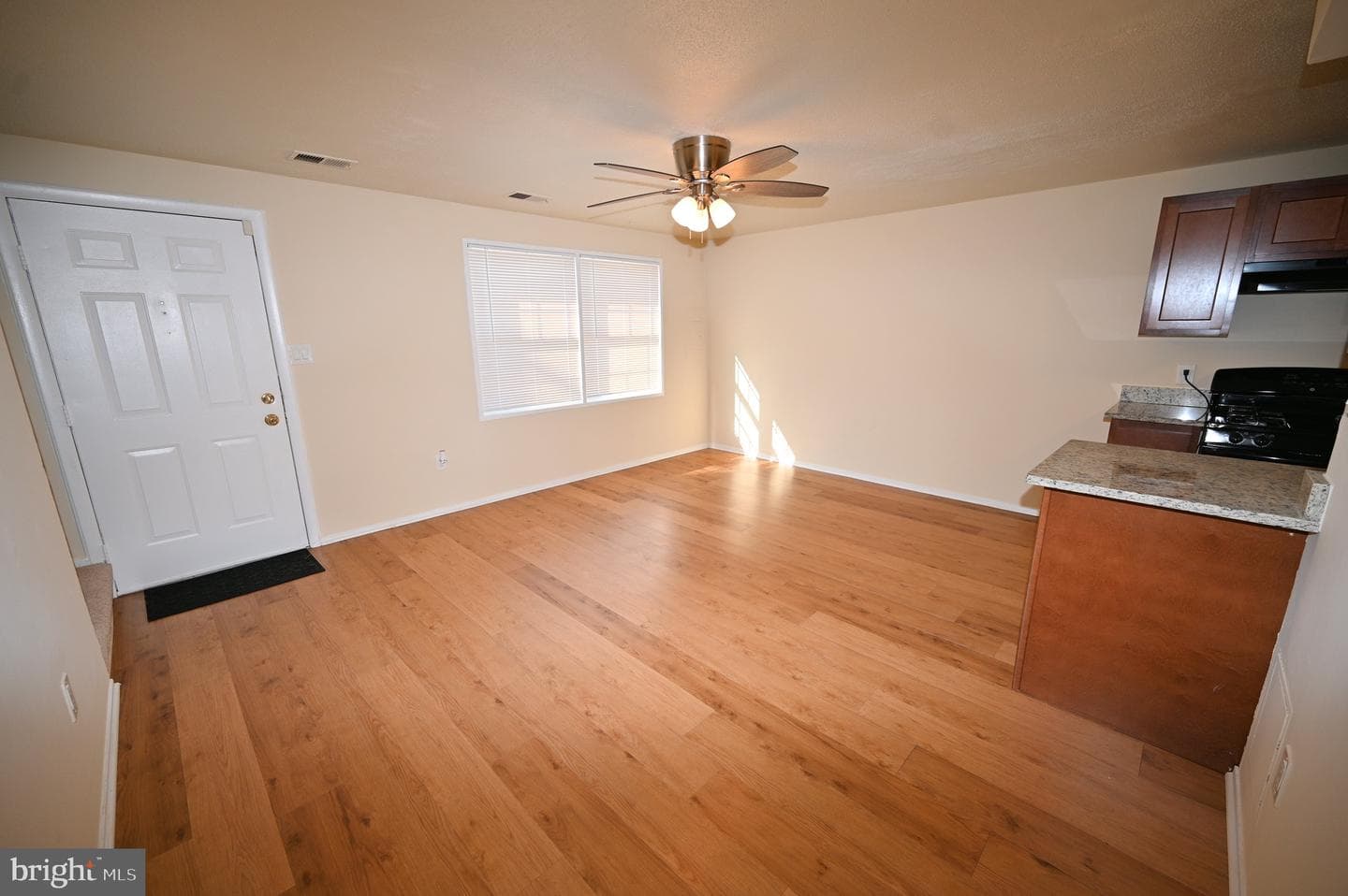1825 Village Green Drive photo 4
