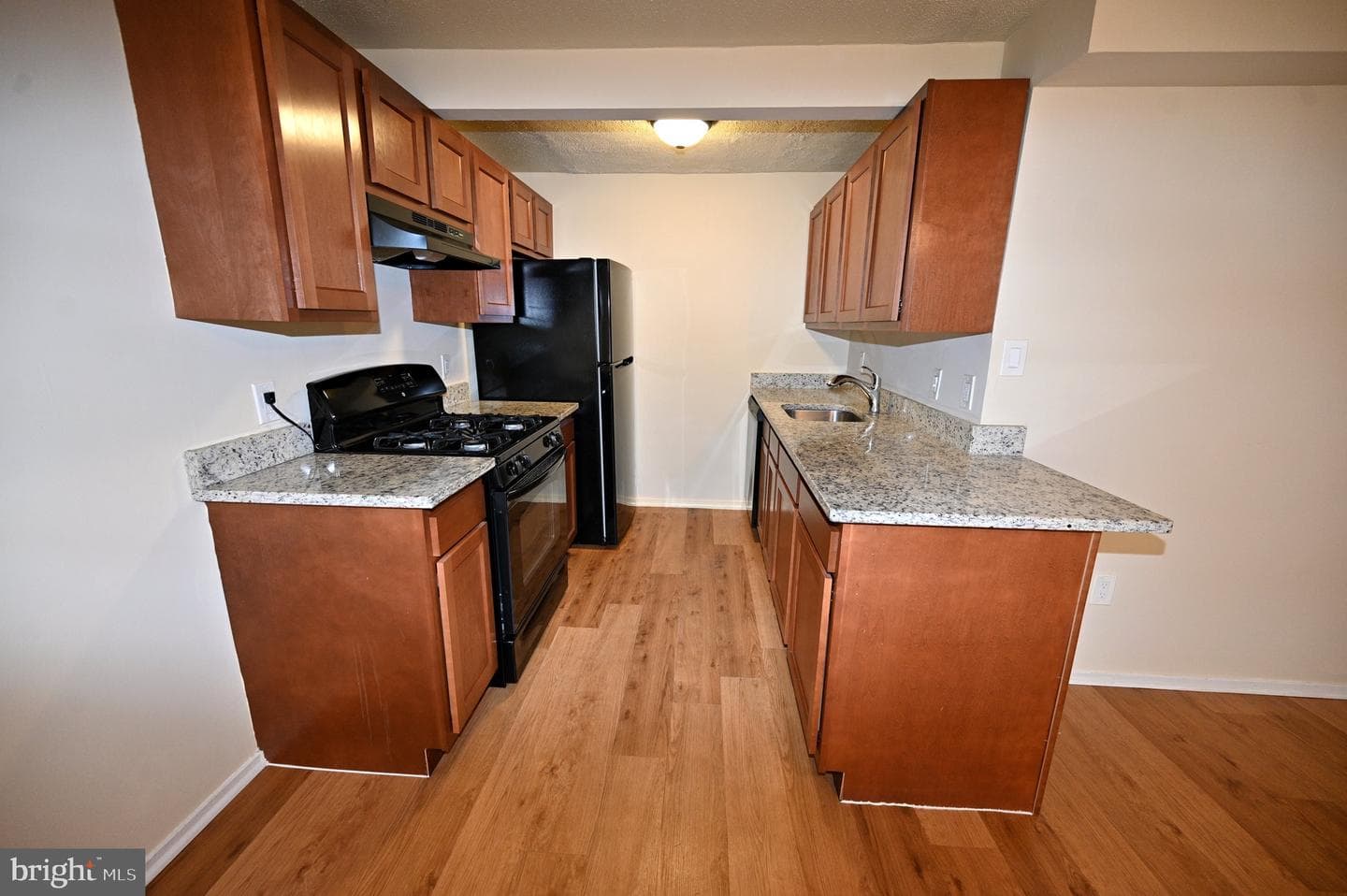 1825 Village Green Drive photo 5